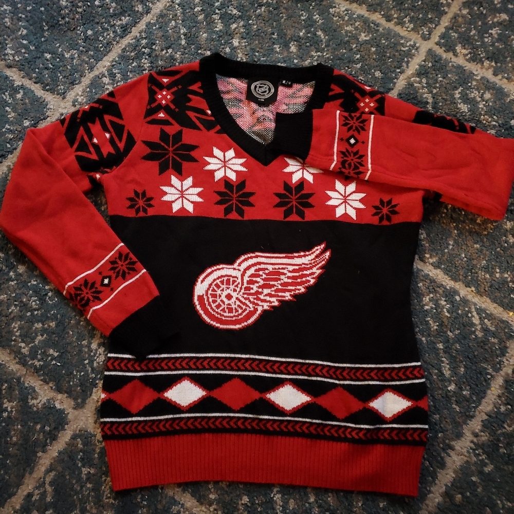 Red wings sweater
